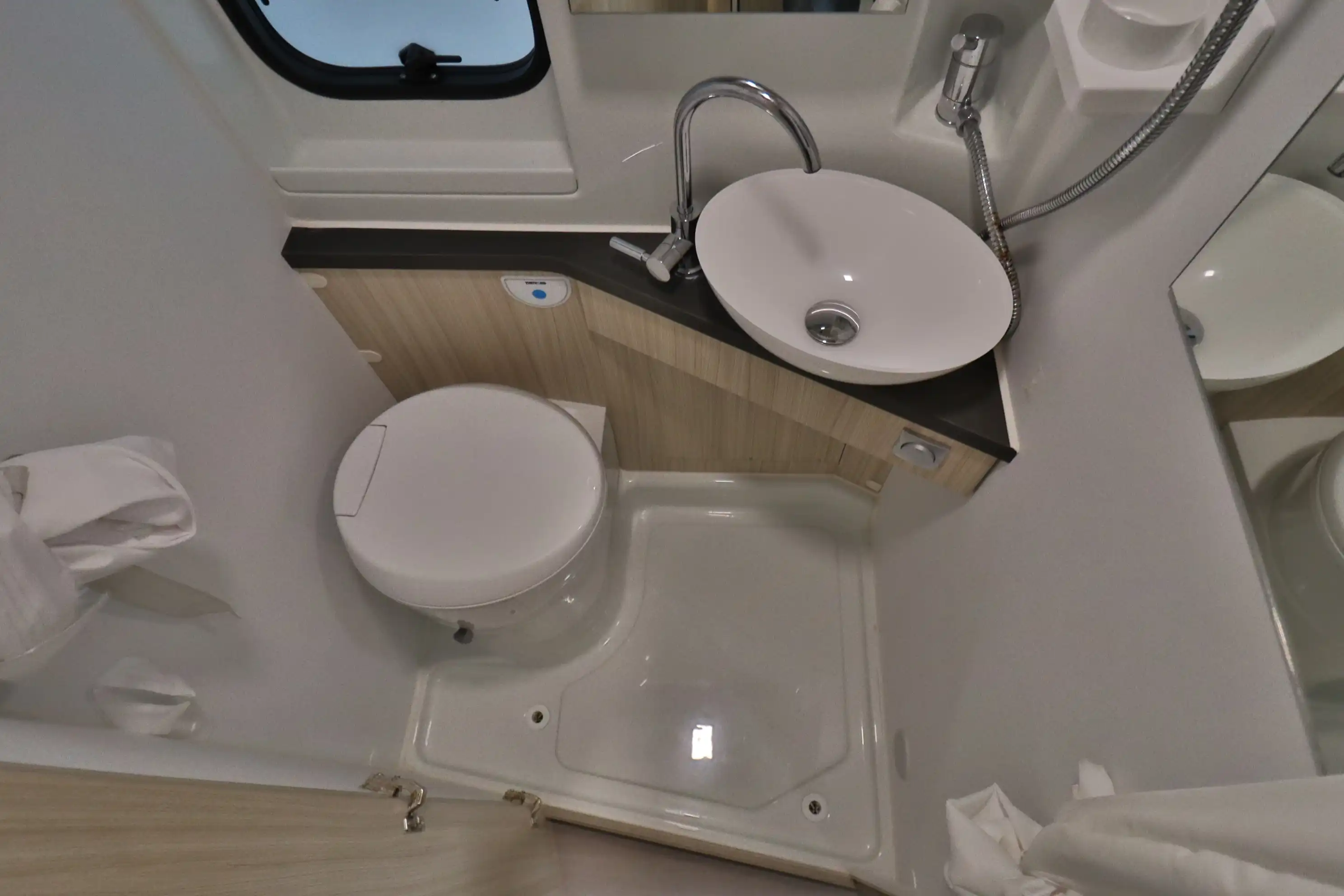 ADRIA Twin 600 SP Axess